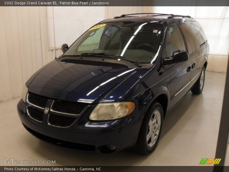 Patriot Blue Pearl / Sandstone 2002 Dodge Grand Caravan ES
