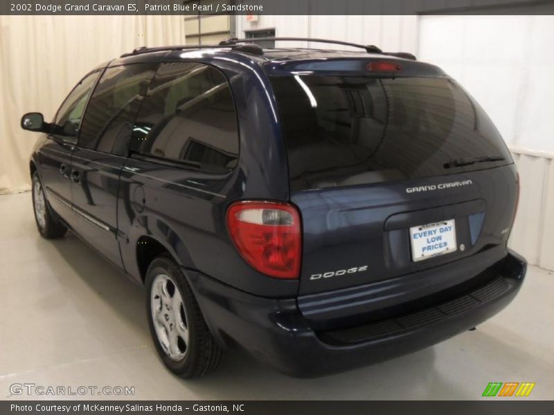 Patriot Blue Pearl / Sandstone 2002 Dodge Grand Caravan ES