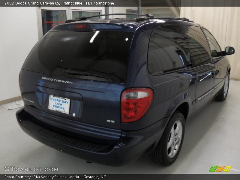 Patriot Blue Pearl / Sandstone 2002 Dodge Grand Caravan ES
