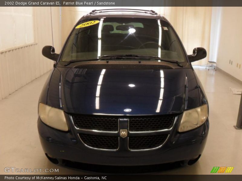Patriot Blue Pearl / Sandstone 2002 Dodge Grand Caravan ES