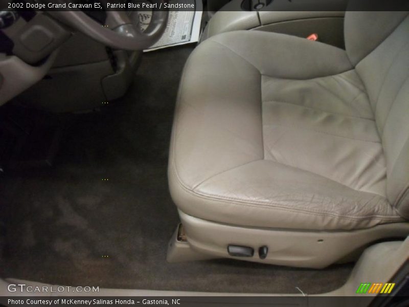 Patriot Blue Pearl / Sandstone 2002 Dodge Grand Caravan ES