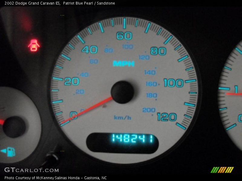 Patriot Blue Pearl / Sandstone 2002 Dodge Grand Caravan ES