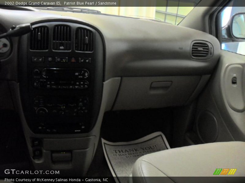 Patriot Blue Pearl / Sandstone 2002 Dodge Grand Caravan ES