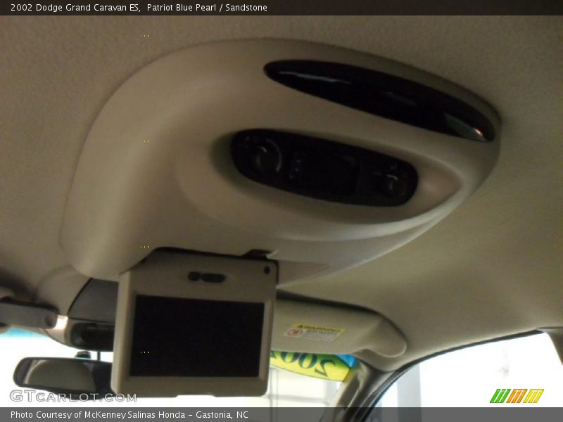 Patriot Blue Pearl / Sandstone 2002 Dodge Grand Caravan ES