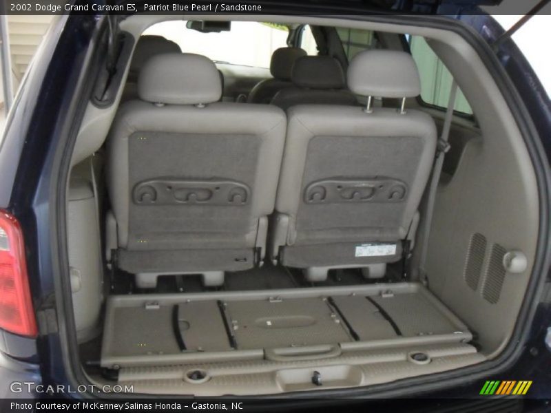 Patriot Blue Pearl / Sandstone 2002 Dodge Grand Caravan ES