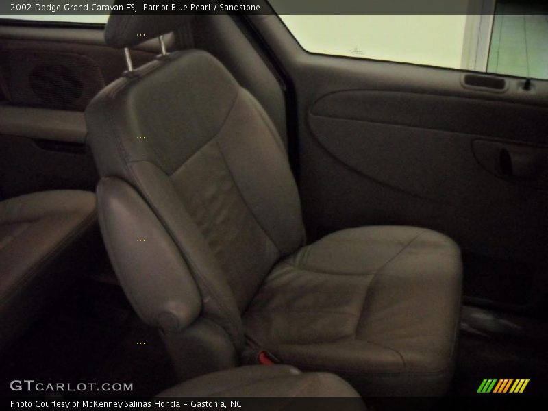 Patriot Blue Pearl / Sandstone 2002 Dodge Grand Caravan ES