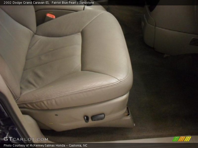Patriot Blue Pearl / Sandstone 2002 Dodge Grand Caravan ES
