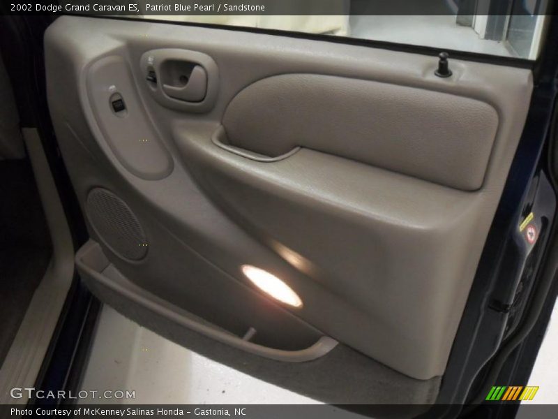 Patriot Blue Pearl / Sandstone 2002 Dodge Grand Caravan ES