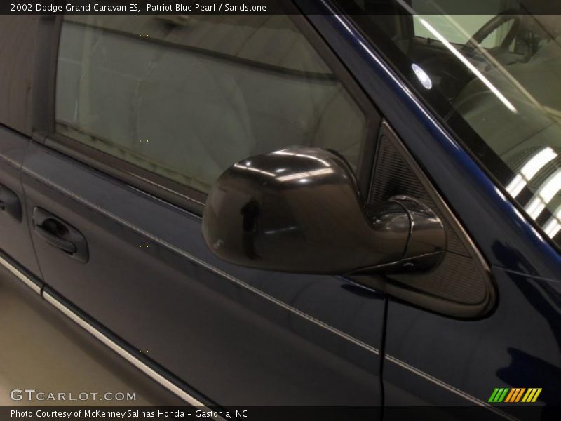 Patriot Blue Pearl / Sandstone 2002 Dodge Grand Caravan ES