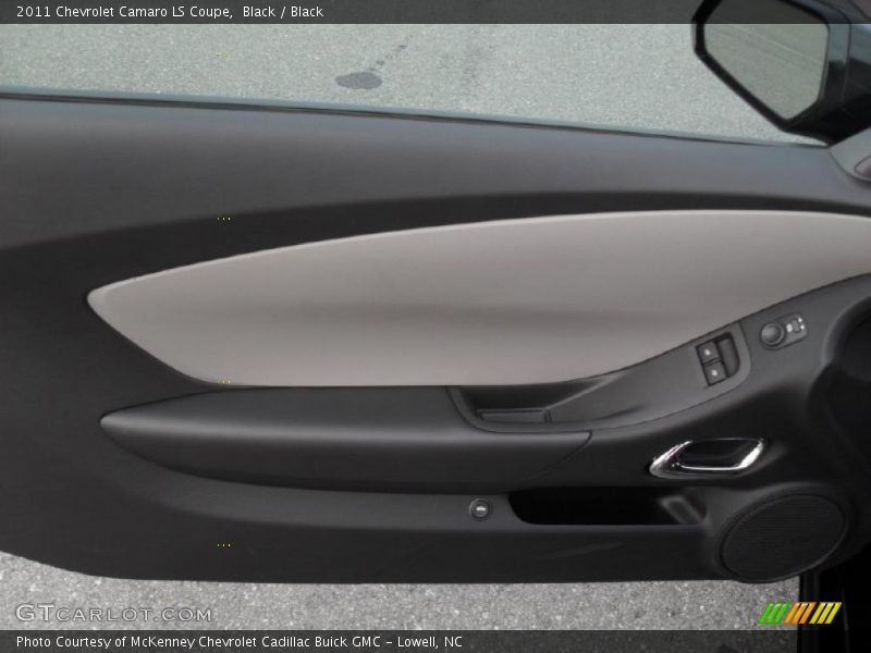 Door Panel of 2011 Camaro LS Coupe