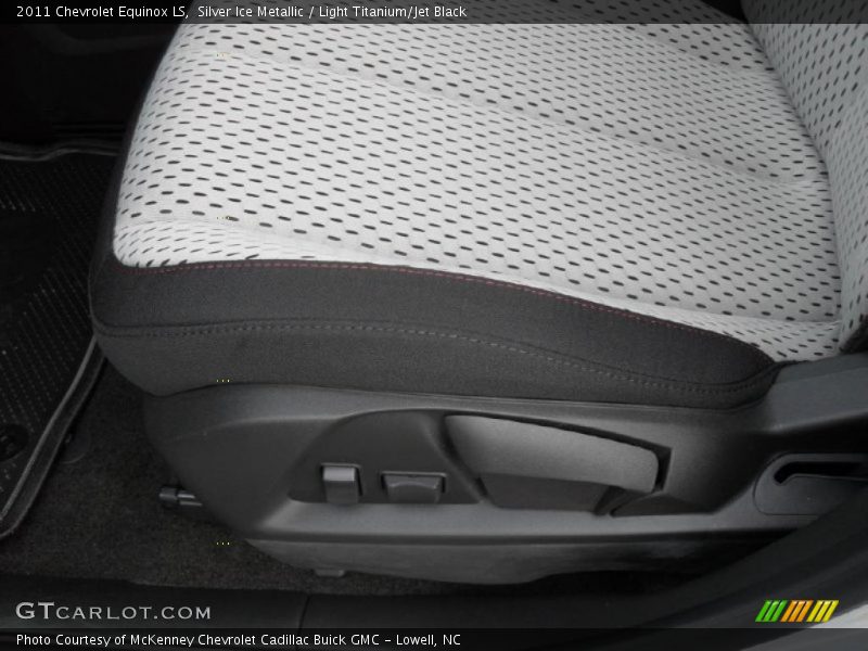 Silver Ice Metallic / Light Titanium/Jet Black 2011 Chevrolet Equinox LS