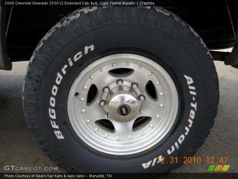 Custom Wheels of 2000 Silverado 2500 LS Extended Cab 4x4
