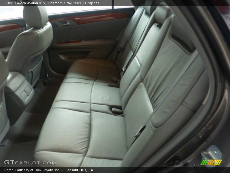 Phantom Gray Pearl / Graphite 2006 Toyota Avalon XLS
