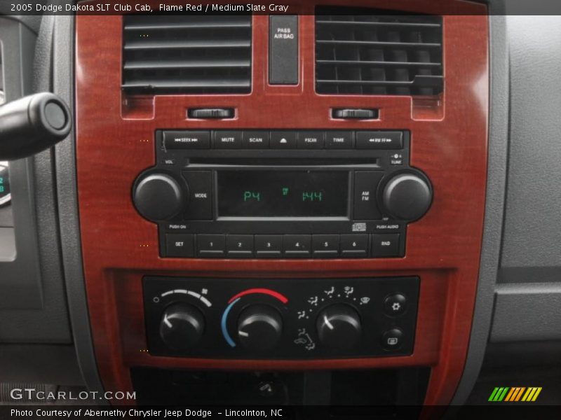 Flame Red / Medium Slate Gray 2005 Dodge Dakota SLT Club Cab