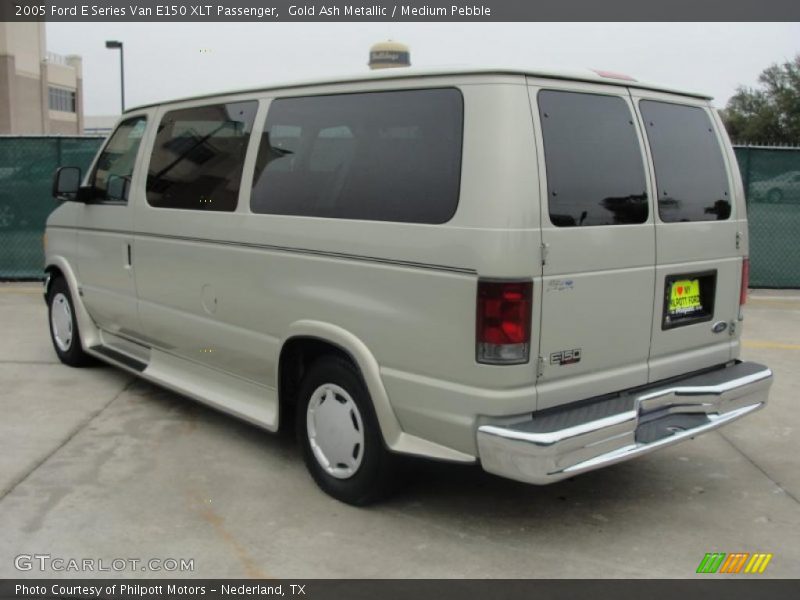 Gold Ash Metallic / Medium Pebble 2005 Ford E Series Van E150 XLT Passenger
