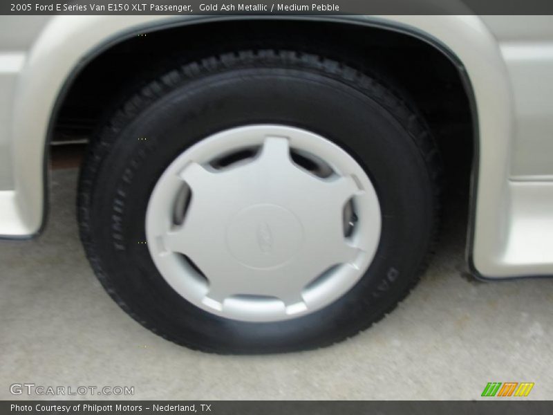 Gold Ash Metallic / Medium Pebble 2005 Ford E Series Van E150 XLT Passenger