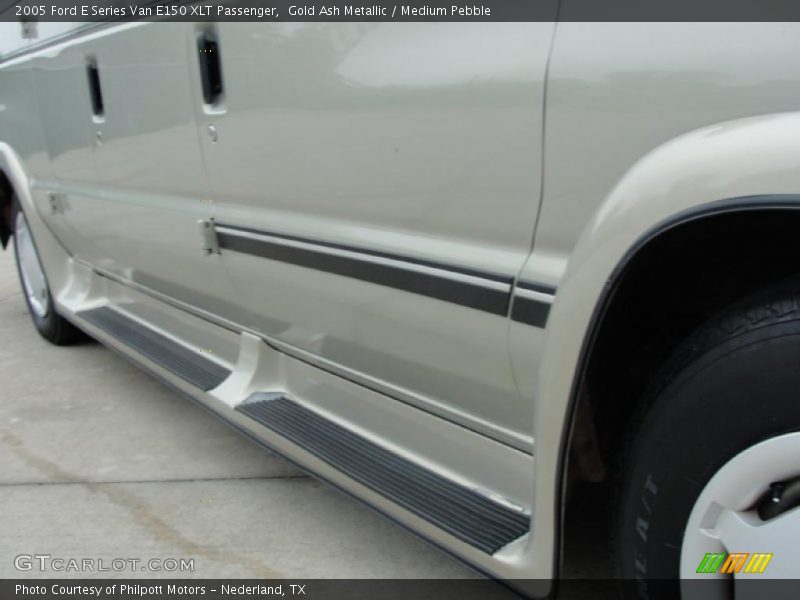 Gold Ash Metallic / Medium Pebble 2005 Ford E Series Van E150 XLT Passenger