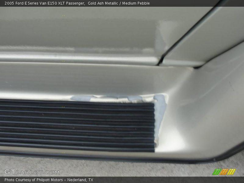 Gold Ash Metallic / Medium Pebble 2005 Ford E Series Van E150 XLT Passenger
