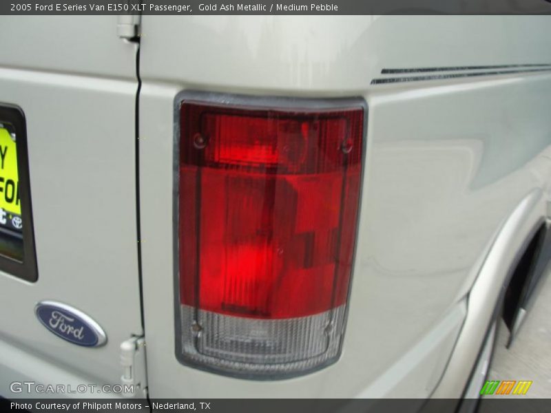 Gold Ash Metallic / Medium Pebble 2005 Ford E Series Van E150 XLT Passenger
