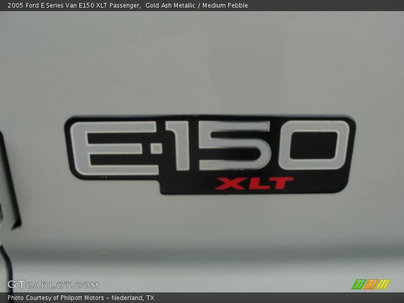  2005 E Series Van E150 XLT Passenger Logo