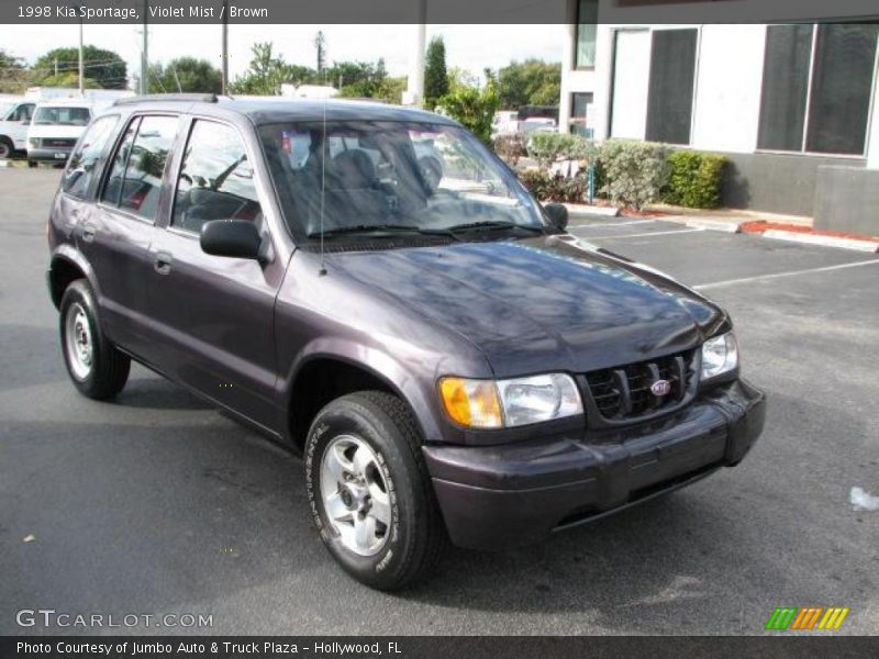 Front 3/4 View of 1998 Sportage 