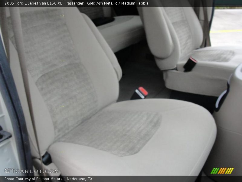 Gold Ash Metallic / Medium Pebble 2005 Ford E Series Van E150 XLT Passenger