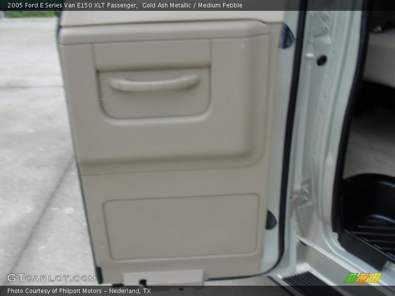 Gold Ash Metallic / Medium Pebble 2005 Ford E Series Van E150 XLT Passenger