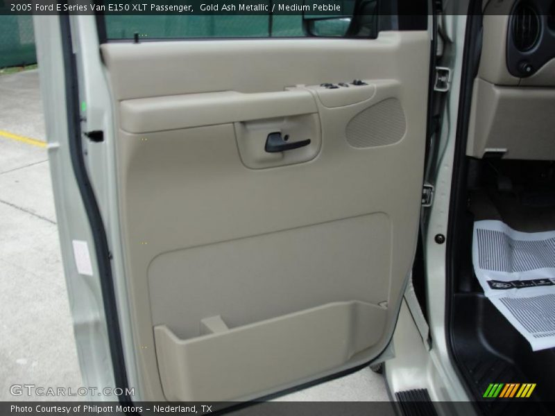 Gold Ash Metallic / Medium Pebble 2005 Ford E Series Van E150 XLT Passenger