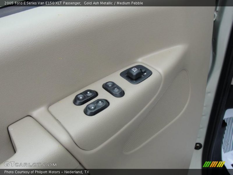 Gold Ash Metallic / Medium Pebble 2005 Ford E Series Van E150 XLT Passenger