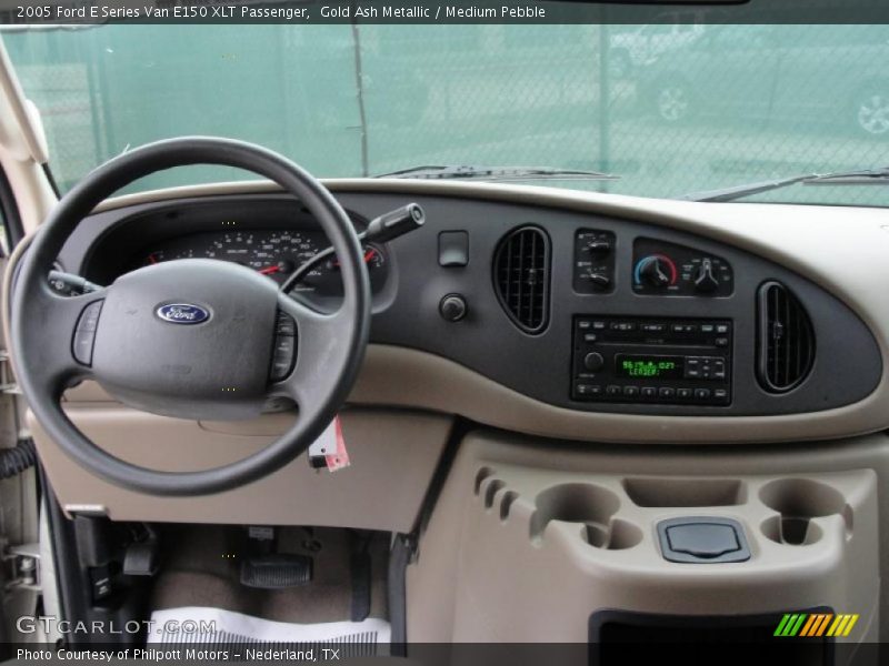 Dashboard of 2005 E Series Van E150 XLT Passenger