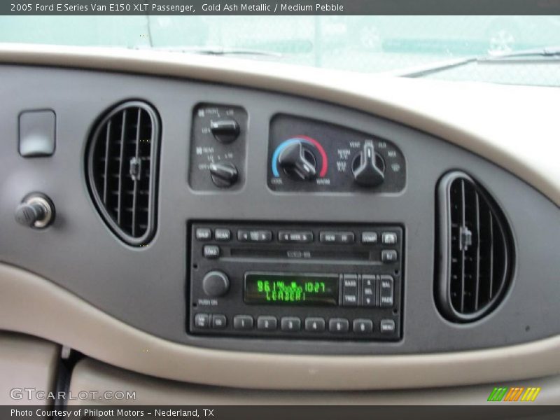 Gold Ash Metallic / Medium Pebble 2005 Ford E Series Van E150 XLT Passenger