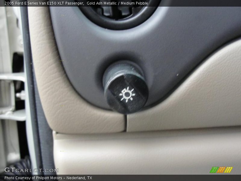 Gold Ash Metallic / Medium Pebble 2005 Ford E Series Van E150 XLT Passenger
