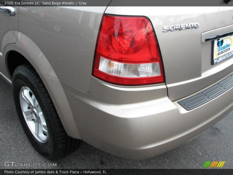 Sand Beige Metallic / Gray 2005 Kia Sorento LX