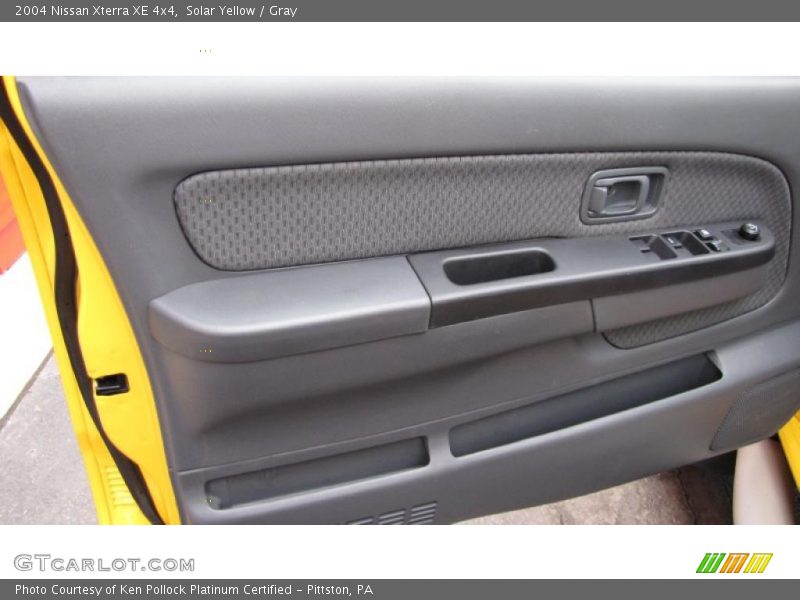 Solar Yellow / Gray 2004 Nissan Xterra XE 4x4