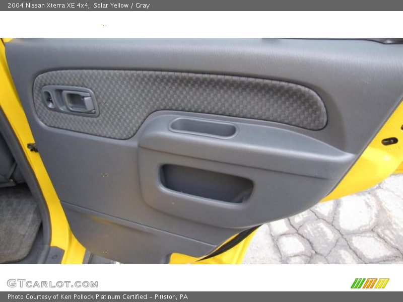 Solar Yellow / Gray 2004 Nissan Xterra XE 4x4