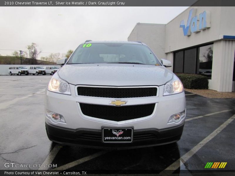 Silver Ice Metallic / Dark Gray/Light Gray 2010 Chevrolet Traverse LT