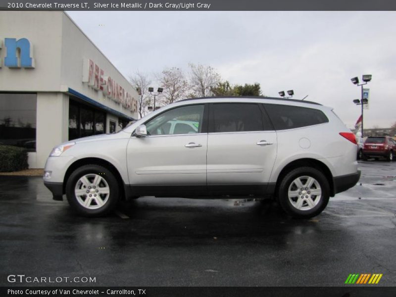 Silver Ice Metallic / Dark Gray/Light Gray 2010 Chevrolet Traverse LT