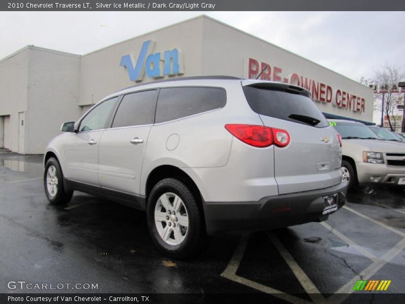 Silver Ice Metallic / Dark Gray/Light Gray 2010 Chevrolet Traverse LT