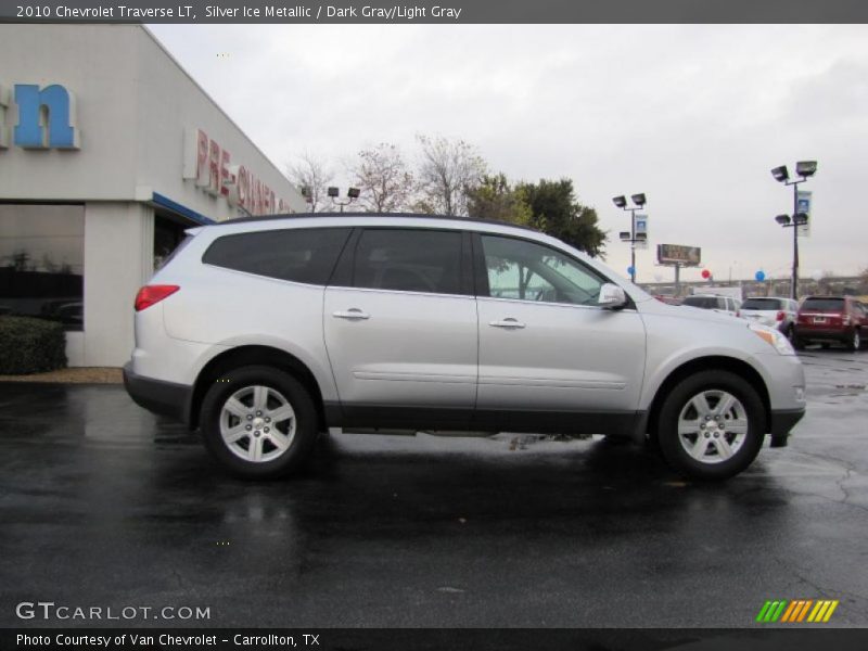Silver Ice Metallic / Dark Gray/Light Gray 2010 Chevrolet Traverse LT