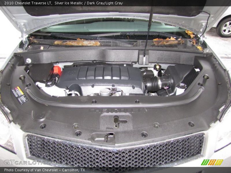 Silver Ice Metallic / Dark Gray/Light Gray 2010 Chevrolet Traverse LT