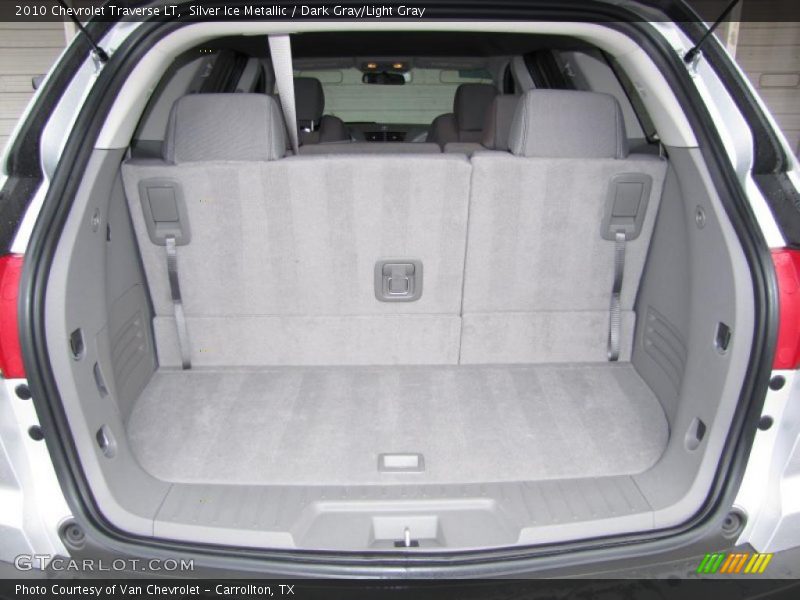 Silver Ice Metallic / Dark Gray/Light Gray 2010 Chevrolet Traverse LT