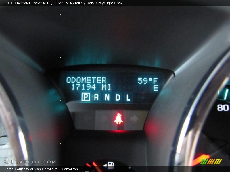 Silver Ice Metallic / Dark Gray/Light Gray 2010 Chevrolet Traverse LT