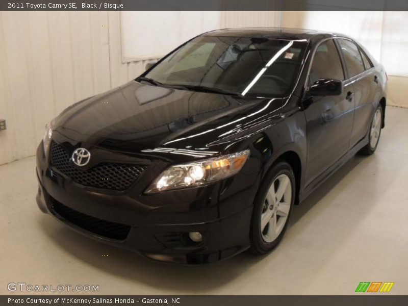 Black / Bisque 2011 Toyota Camry SE