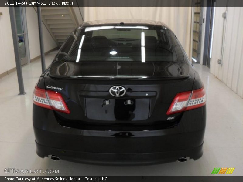 Black / Bisque 2011 Toyota Camry SE