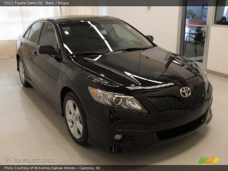 Black / Bisque 2011 Toyota Camry SE