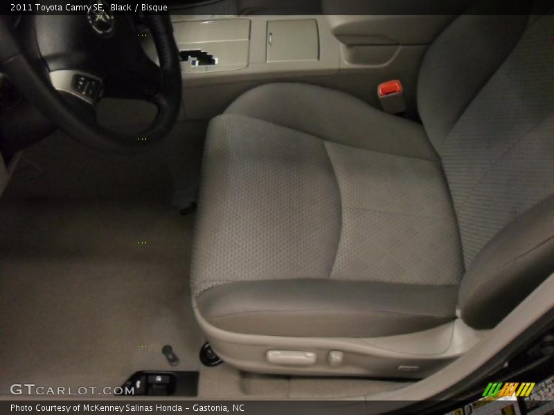 Black / Bisque 2011 Toyota Camry SE