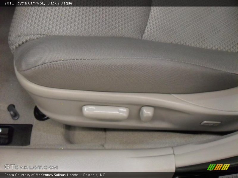 Black / Bisque 2011 Toyota Camry SE