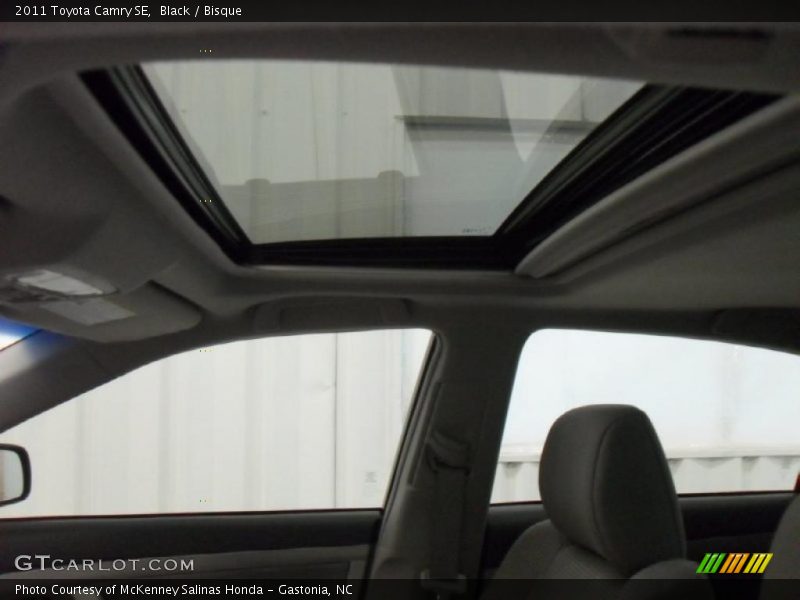 Black / Bisque 2011 Toyota Camry SE