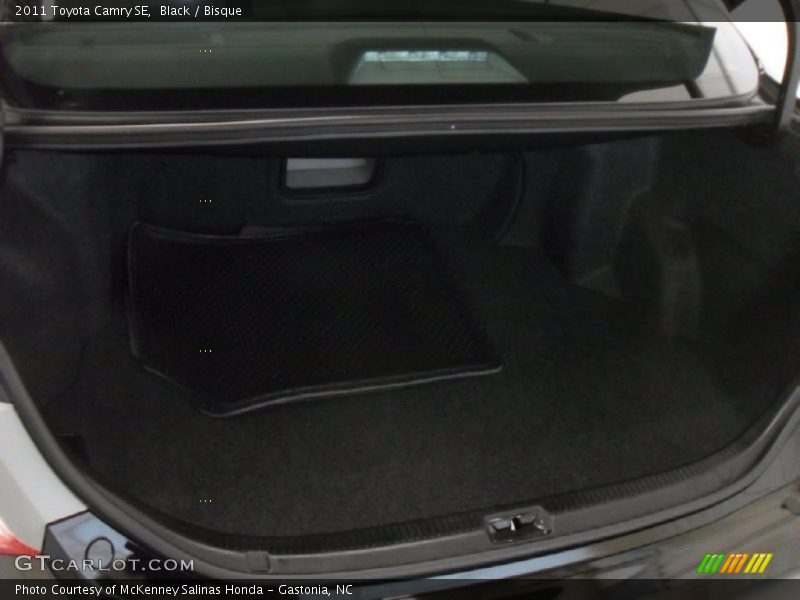 Black / Bisque 2011 Toyota Camry SE