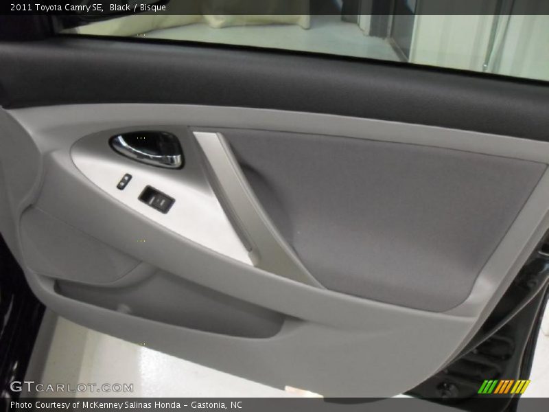 Black / Bisque 2011 Toyota Camry SE